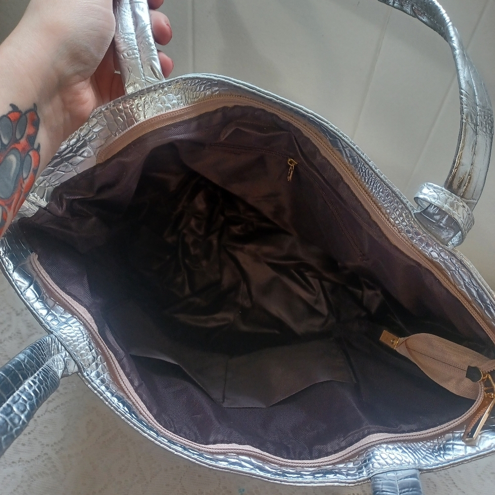 Silver Croc Tote - Picture 6 of 9